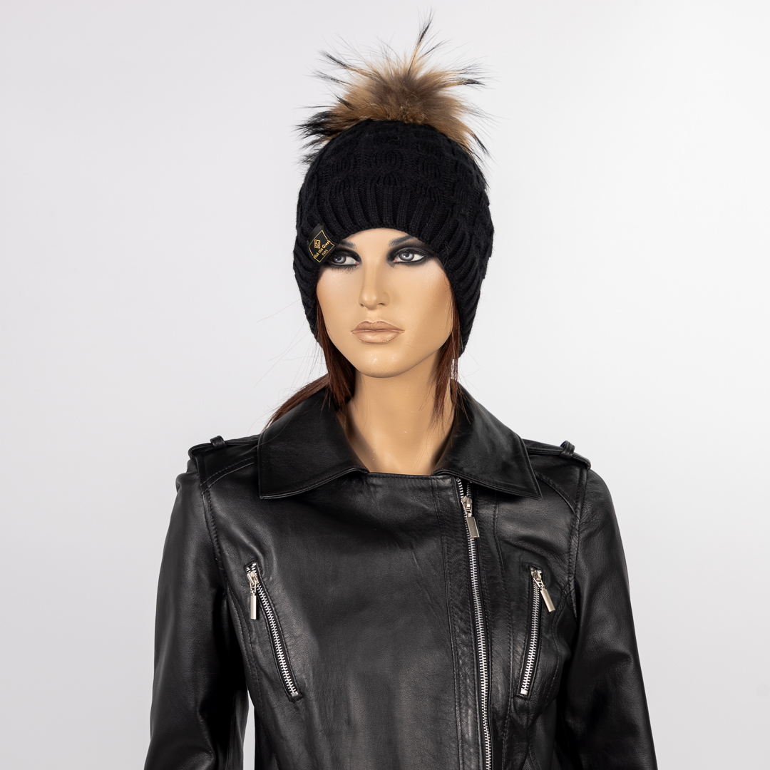 Black beanie with natural fin-racoon pompom