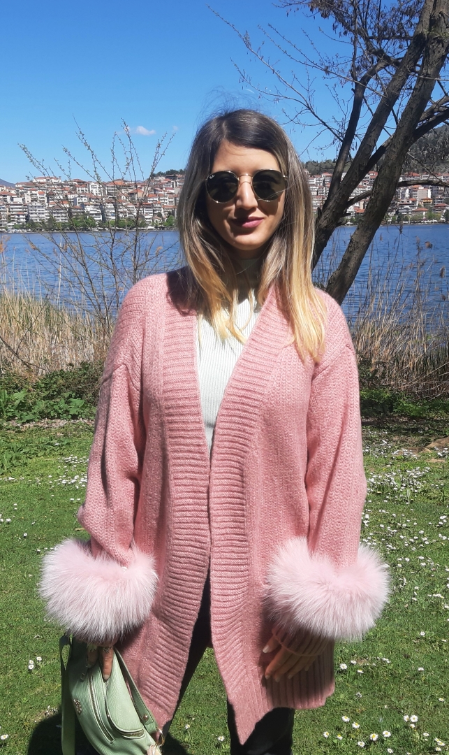 dusty pink knitted cardigan with fur cuffs