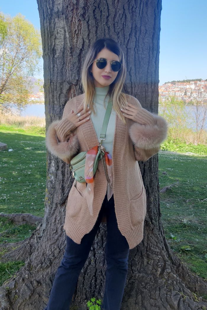 nude  knitted cardigan with fur cuffs